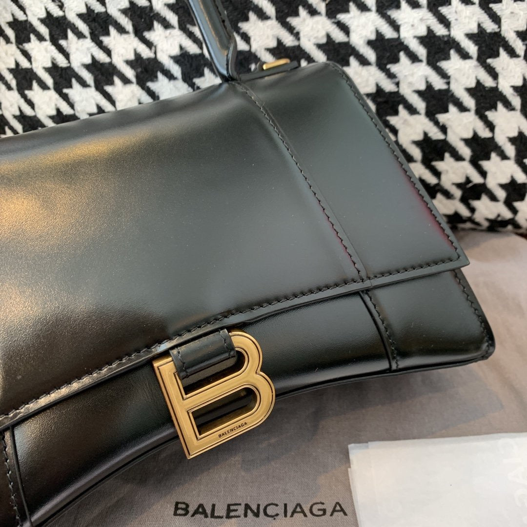 Hourglass Top Handle