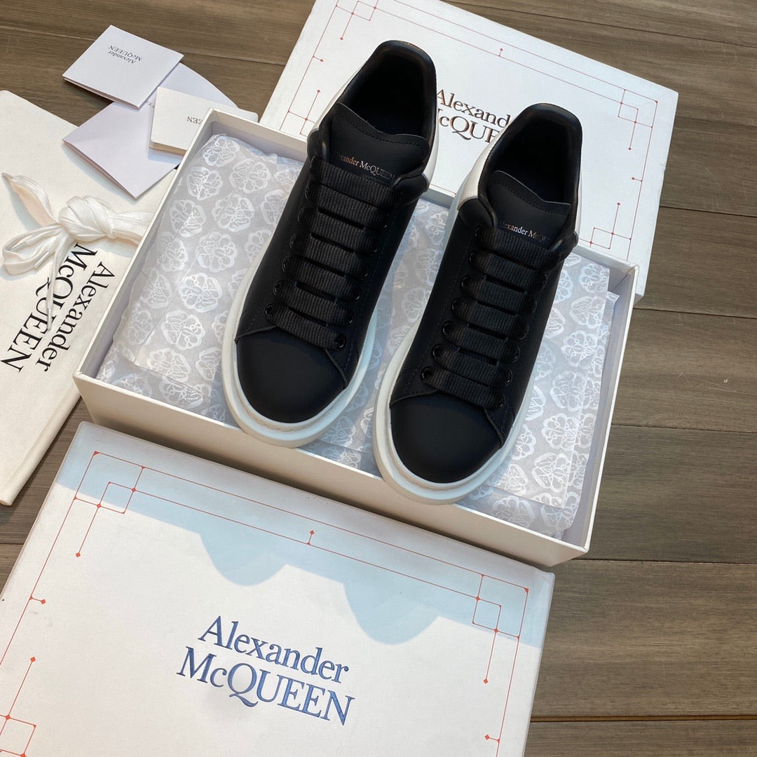 AMQ Oversized Black White