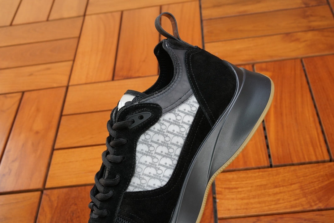 CD B25 Runner Black Oblique Suede