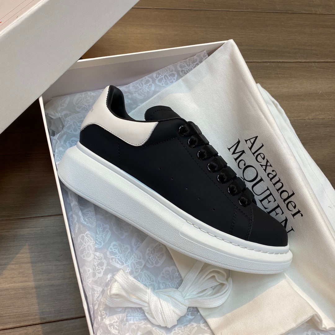 AMQ Oversized Black White