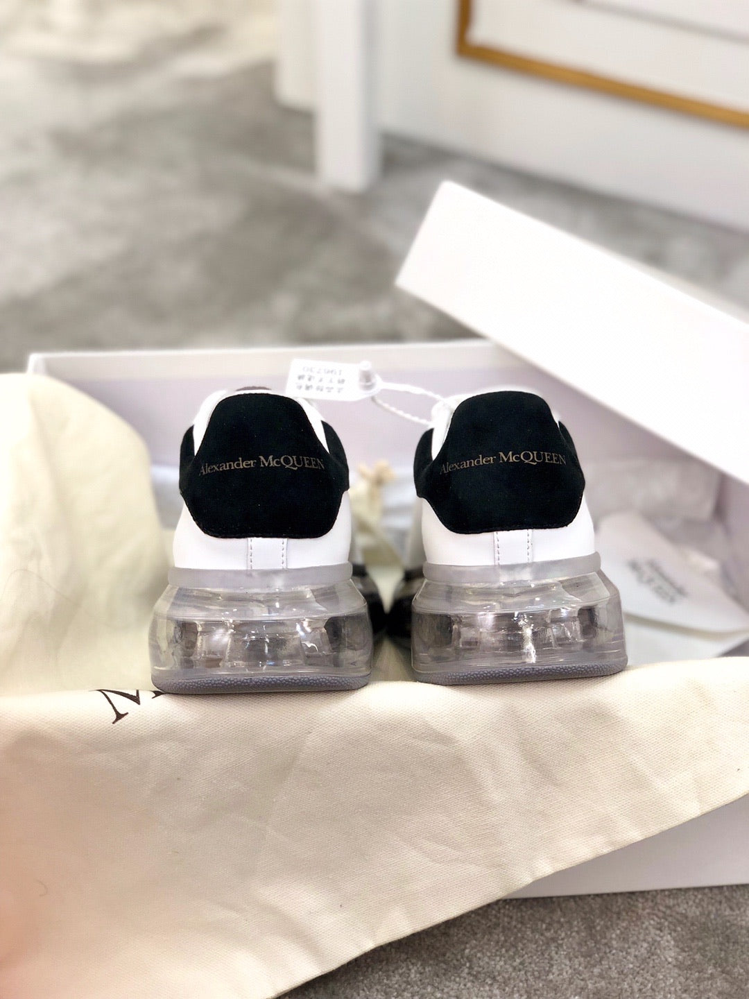 AMQ Oversized White Black bubble