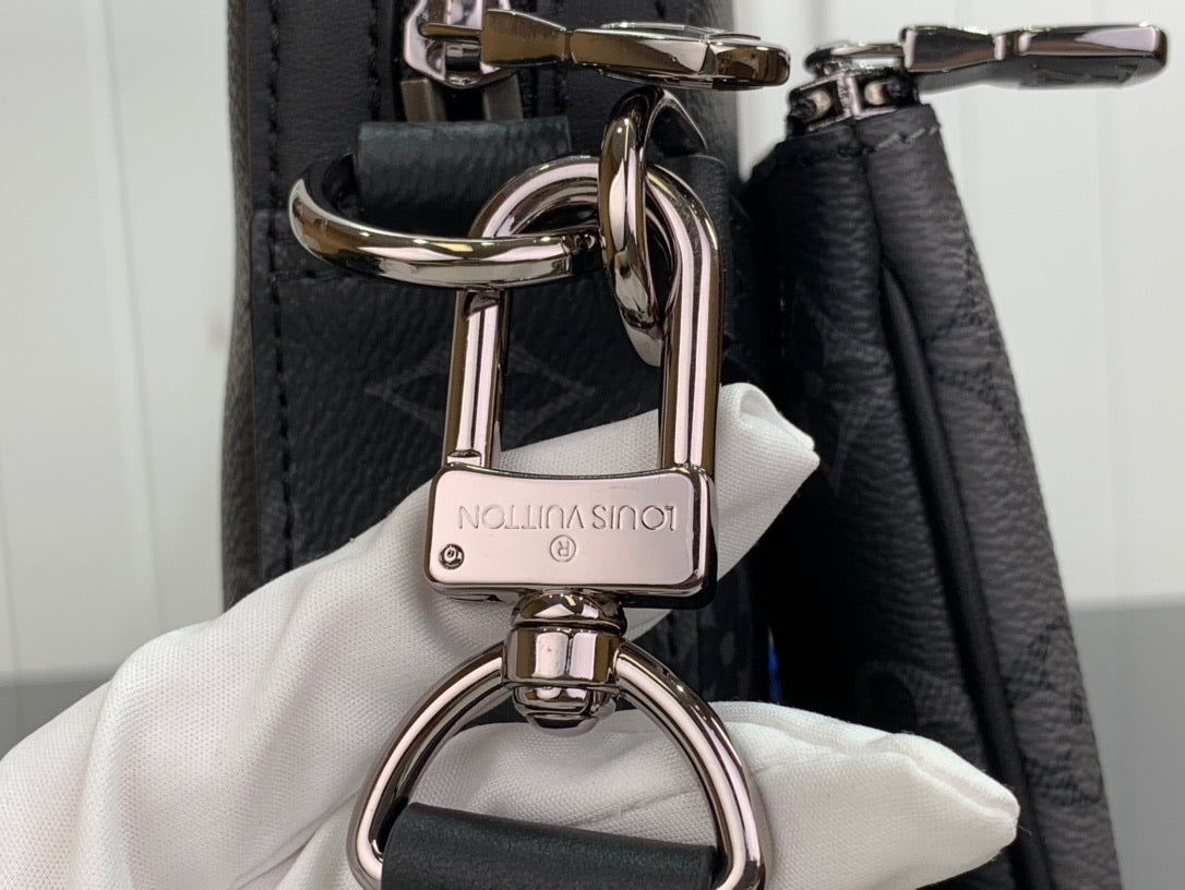 Trio Messenger Monogram