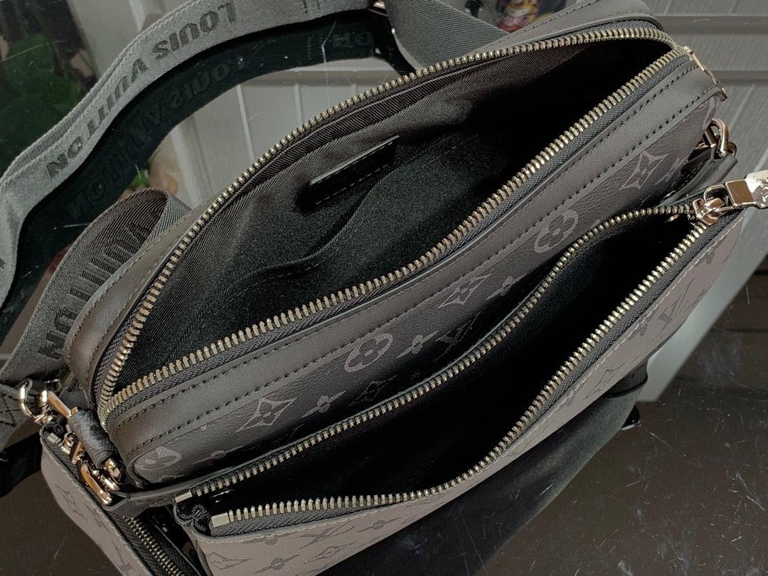 Trio Messenger Monogram