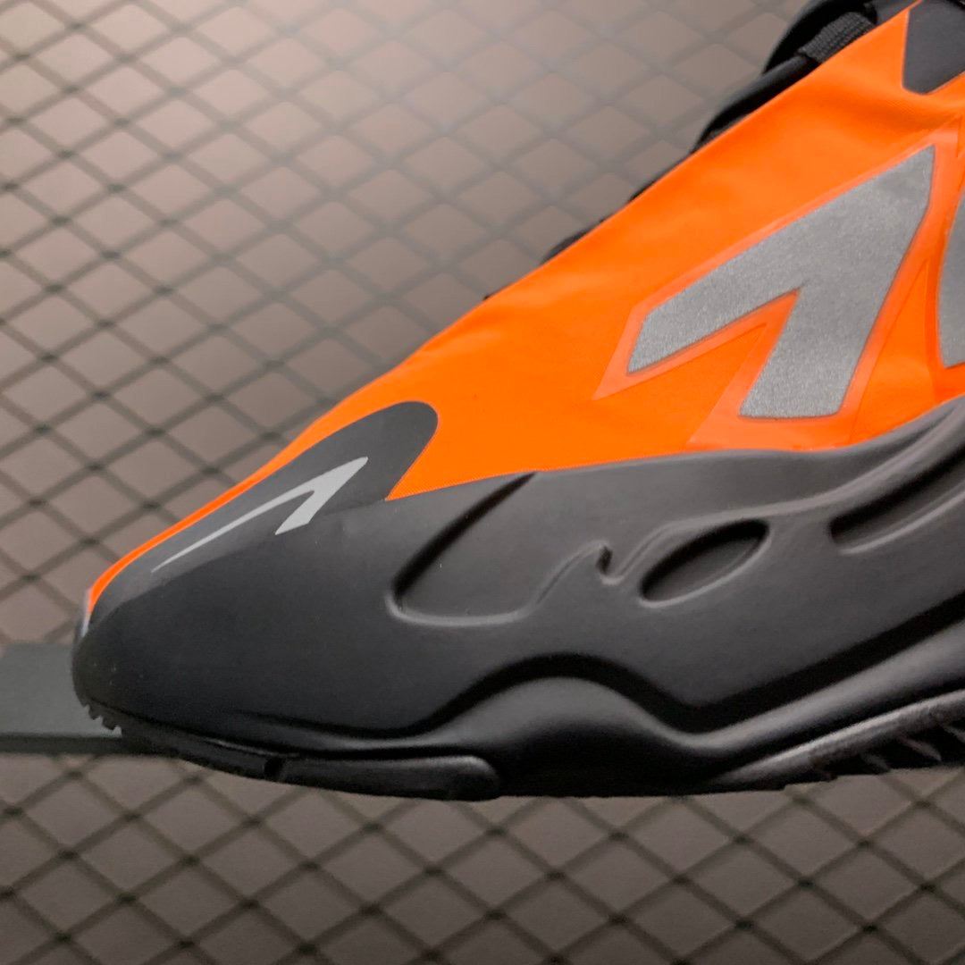 Boost 700 MNVN Orange