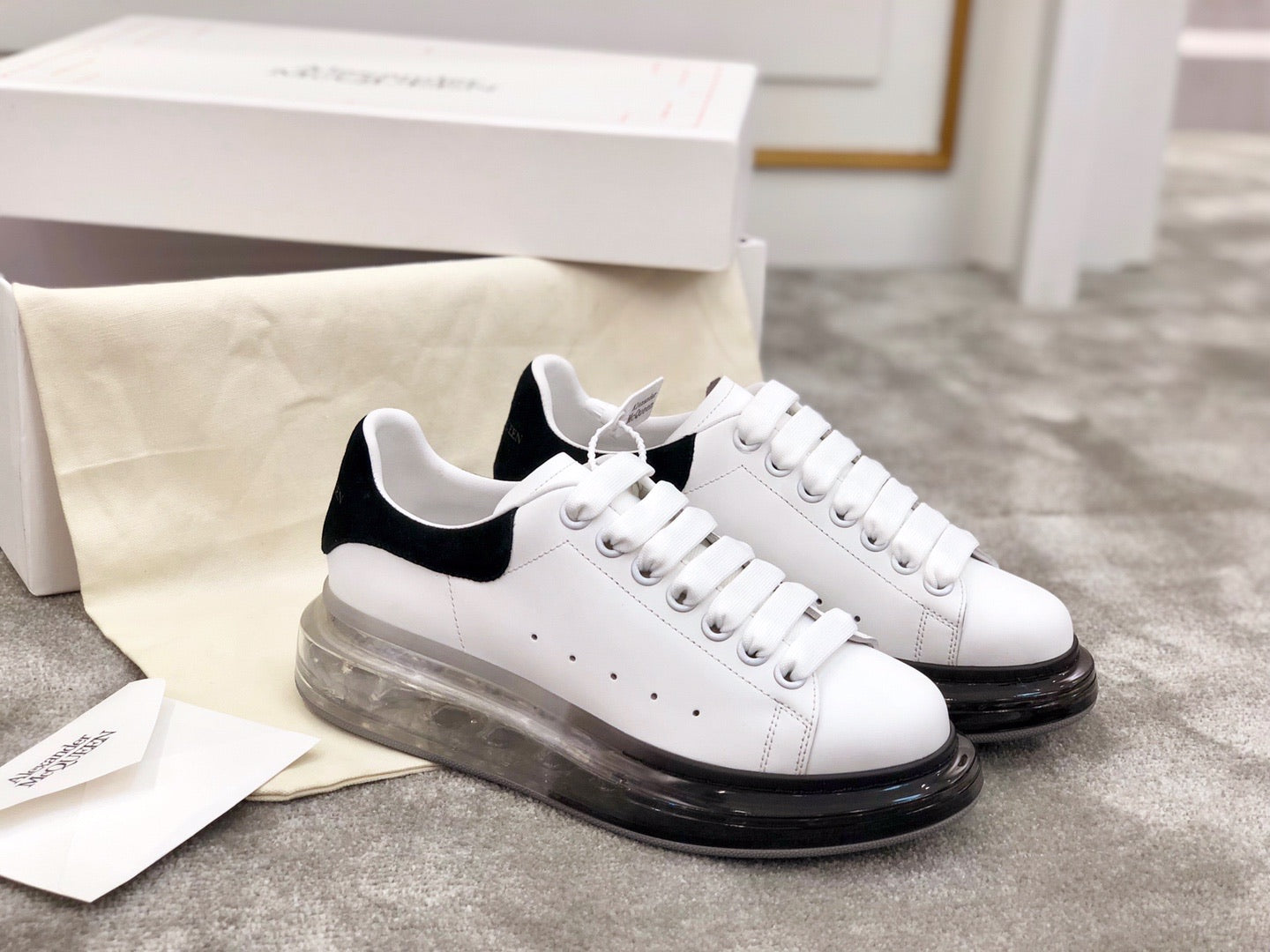 AMQ Oversized White Black bubble